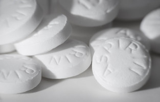La aspirina en dosis baja podría reducir el riesgo de un cáncer de mama común en un 20 por ciento