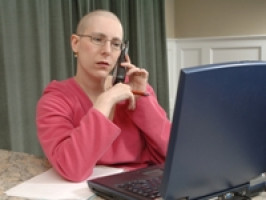 Las intervenciones telefónicas podrían utilizarse para reducir los síntomas del cáncer