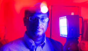 Light therapy fast-tracks healing of skin damage from cancer radiation therapy